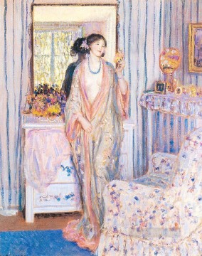 Frederick Carl Frieseke Painting - The Robe Impressionist women Frederick Carl Frieseke